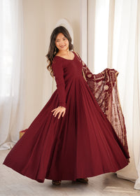 Mishika Elegant Embroidered Ethnic Wear Set