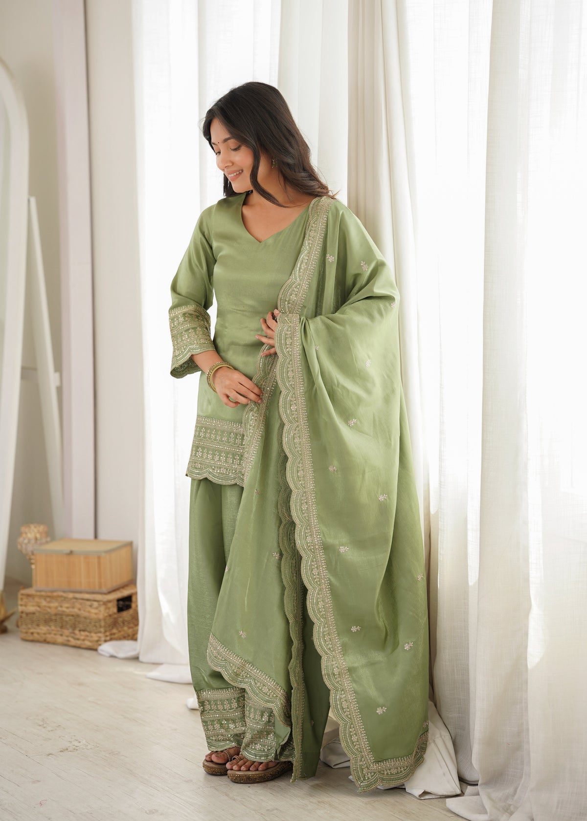 Zyvika Premium Glass Roman Silk Farshi Suit Set